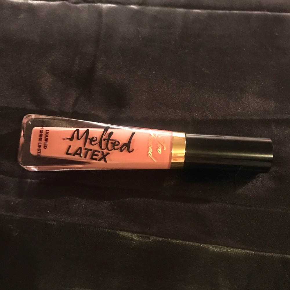 Too faced Melted latex lip gloss Peekaboo